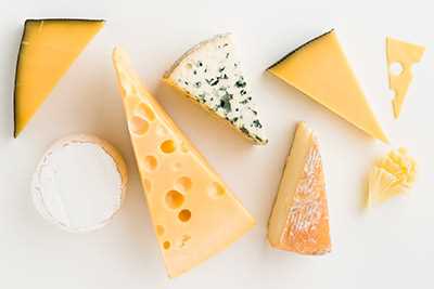 Сыр cливочный — химический состав, пищевая ценность (БЖУ), калорийность, витамины, аминокислотный состав, минеральный состав