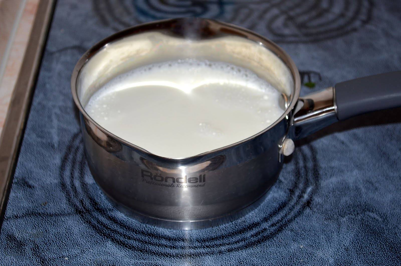 Как прокипятить молоко чтобы не скисло. нужно ли кипятить молоко? как правильно и сколько кипятить коровье и козье молоко для детей, грудничка: полезные советы