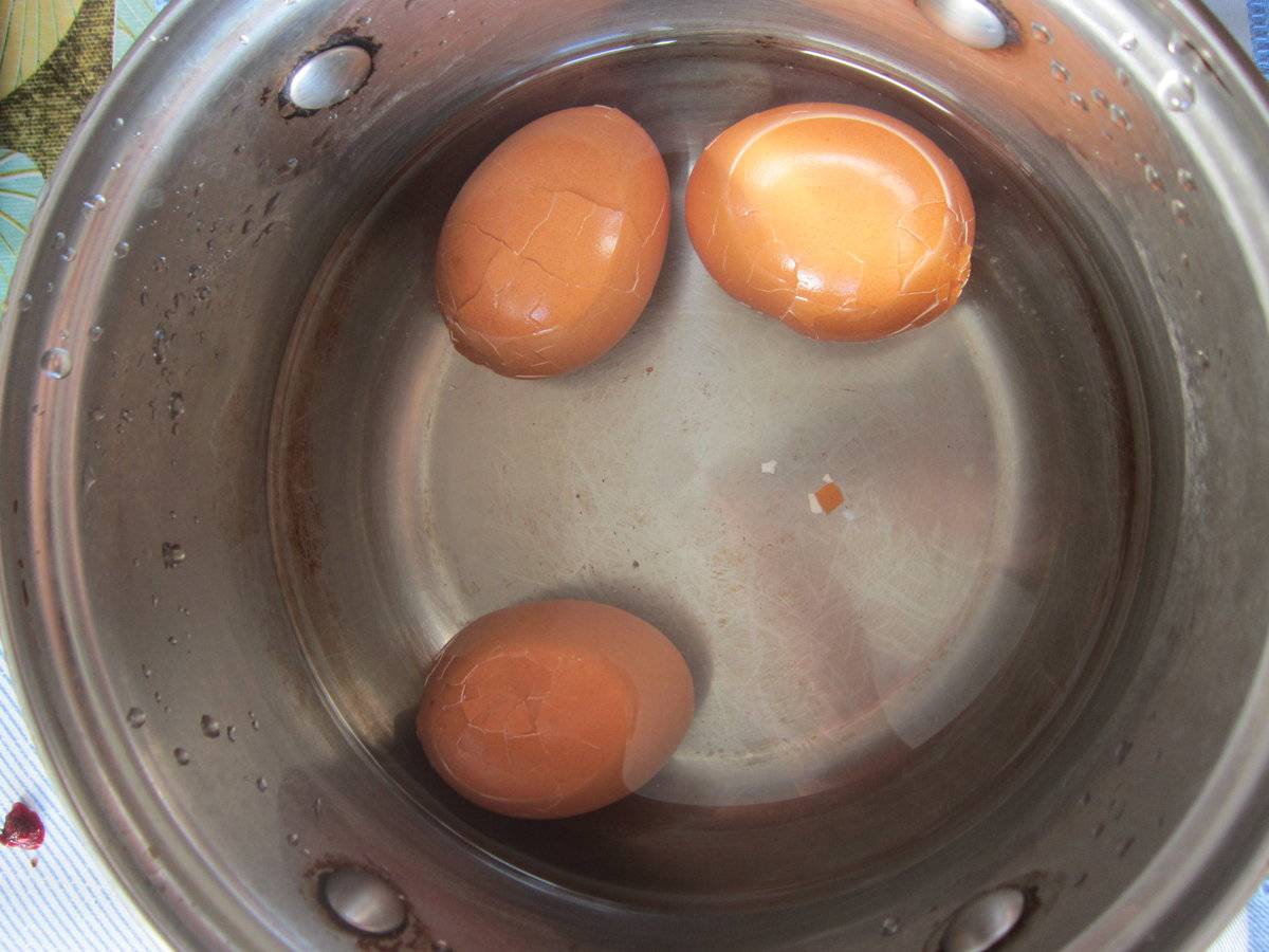 Как и сколько варить яйца всмятку