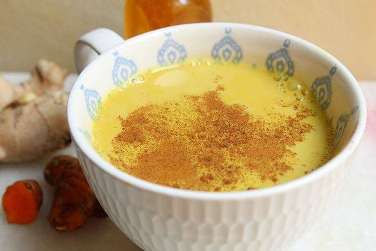 Как готовить золотое молочко из куркумы