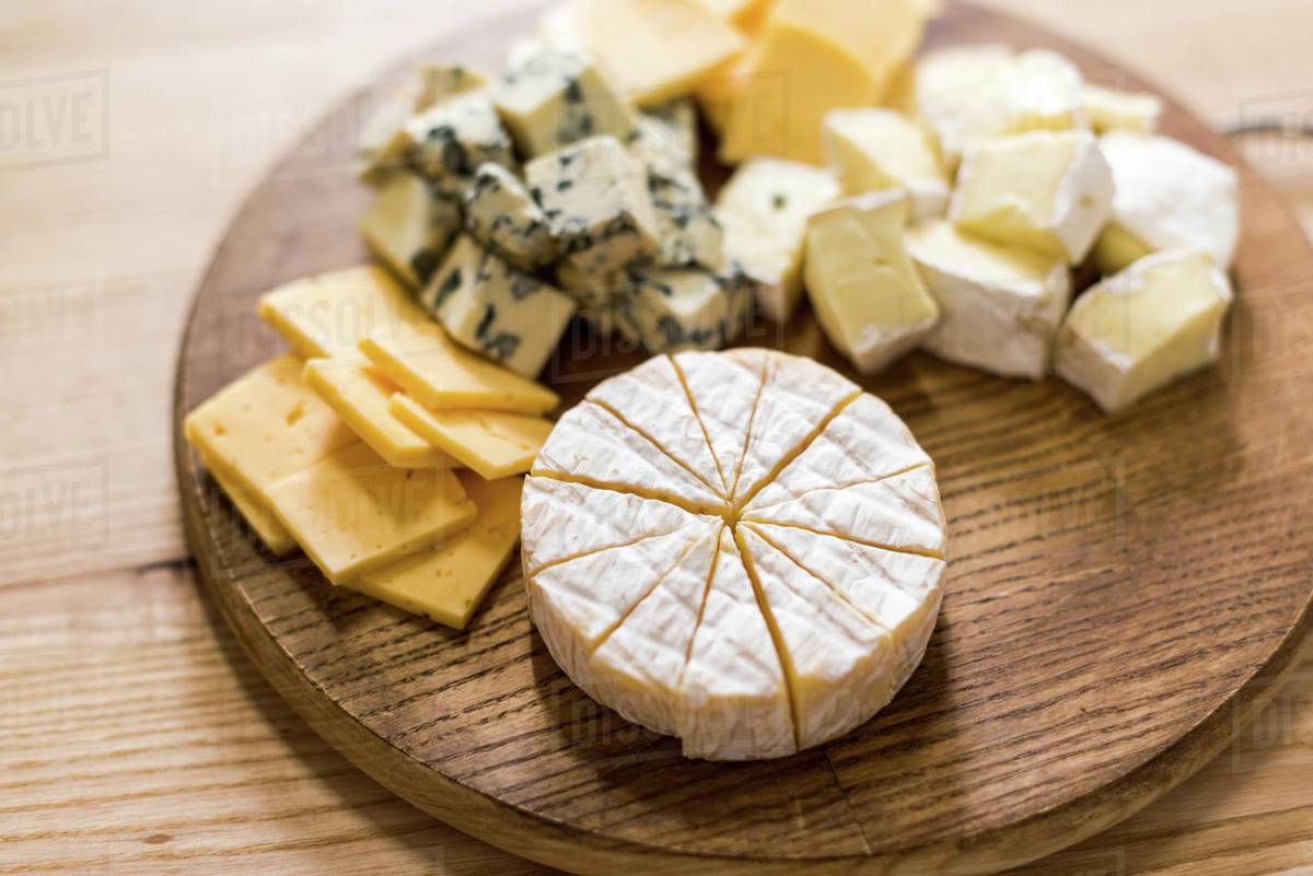 Сыр с плесенью — польза и вред для человека