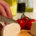 Как выглядит сыр моцарелла, разновидности сорта и полезные качества