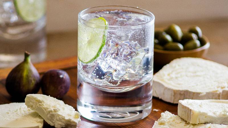 Как пить джин правильно и чем закусывать