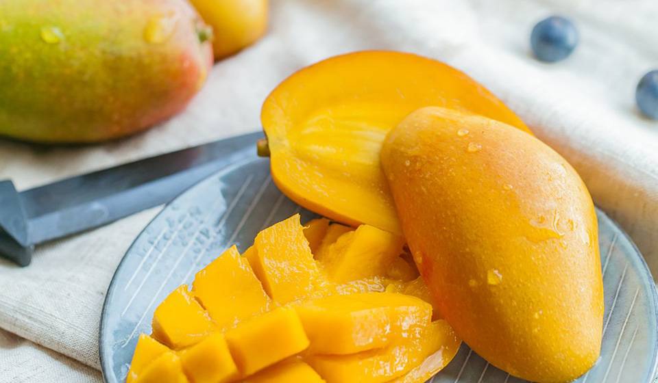 Чем полезен манго: польза и вред для организма
