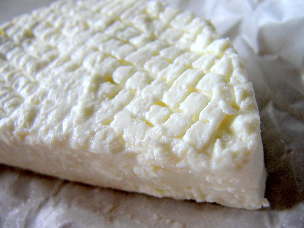 Польза адыгейского сыра – состав, полезные свойства и калорийность