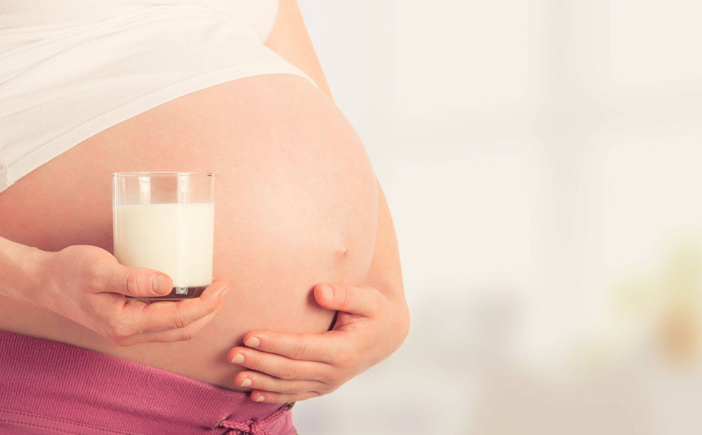 Можно ли пить молоко при гв: меры предосторожности ⨮ 5 рецептов для кормящей мамы