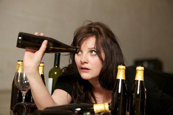  Алкогольная зависимость у девушки