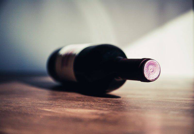 Бутылка с вином
