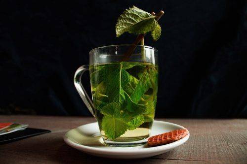 Зеленый чай в чашке