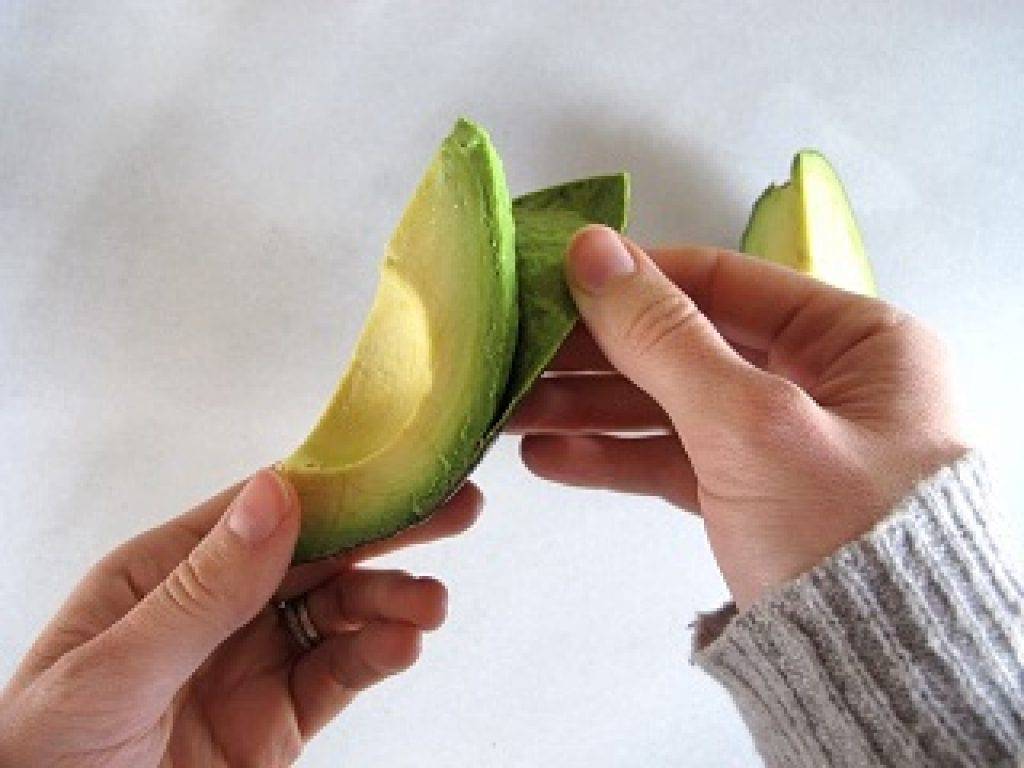 Как правильно чистить и резать авокадо в домашних условиях