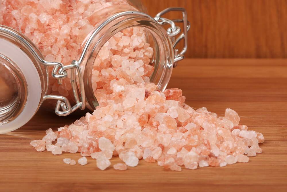 10 главных причин заменить вашу обычную соль на розовую гималайскую
