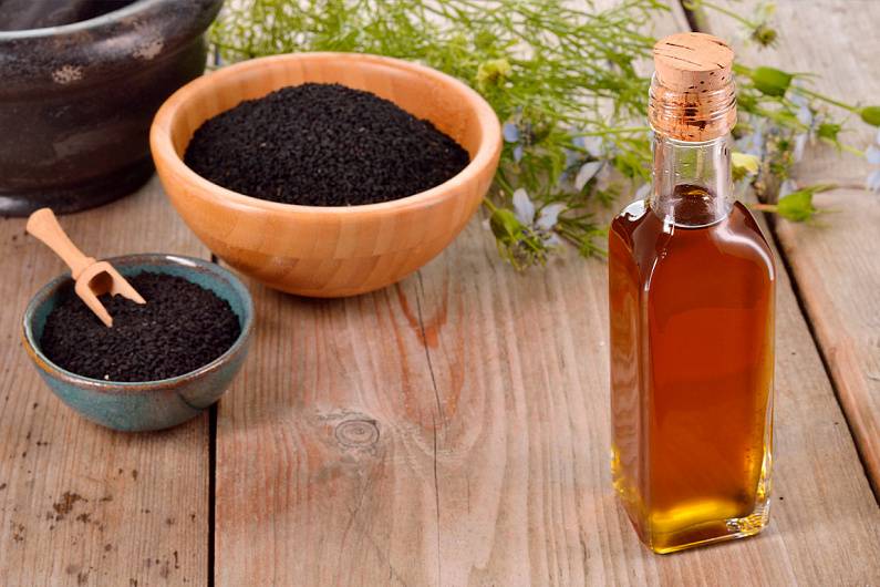 Масло черного тмина: полезные свойства и противопоказания, применение
