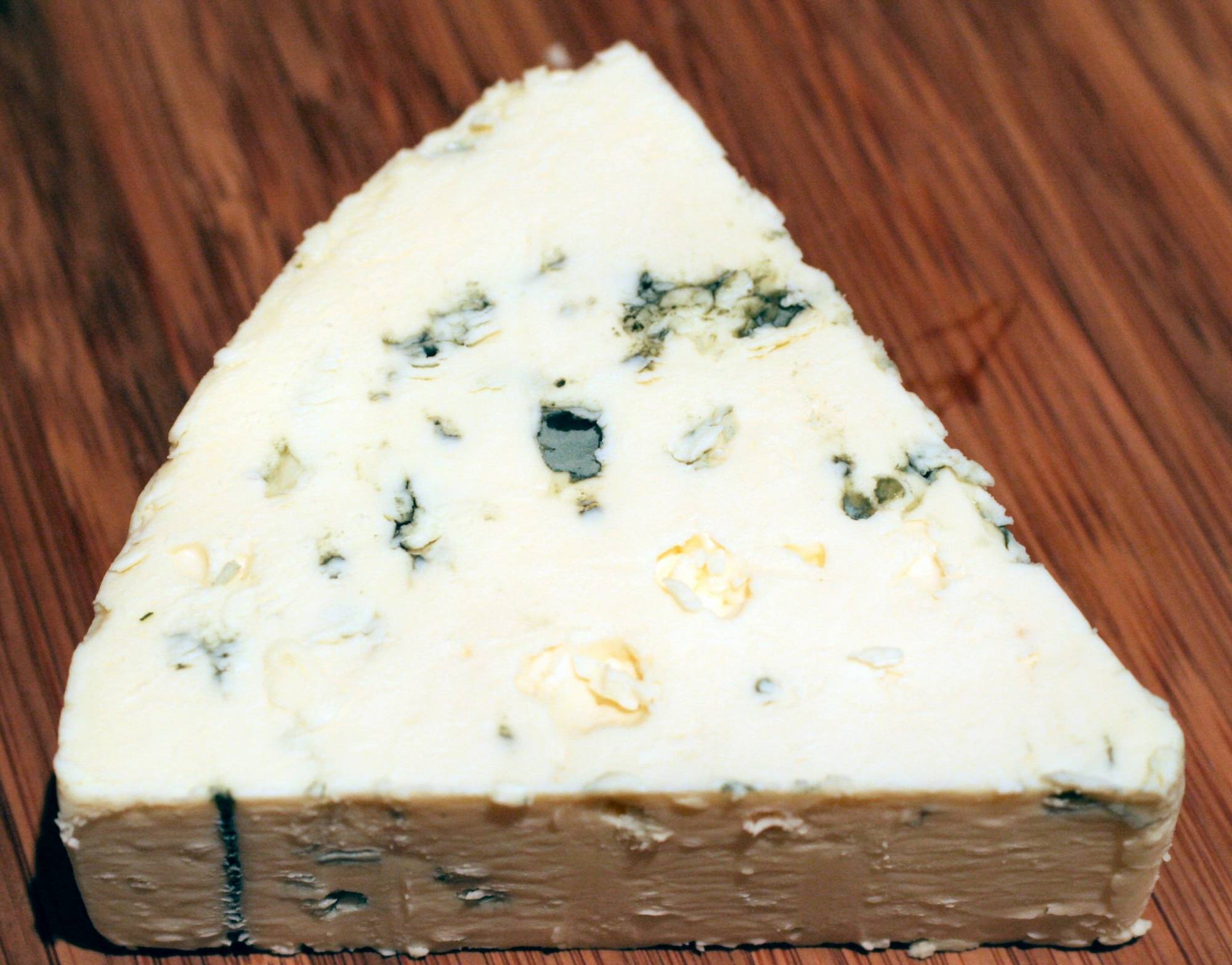Сыр с плесенью: польза или вред для здоровья