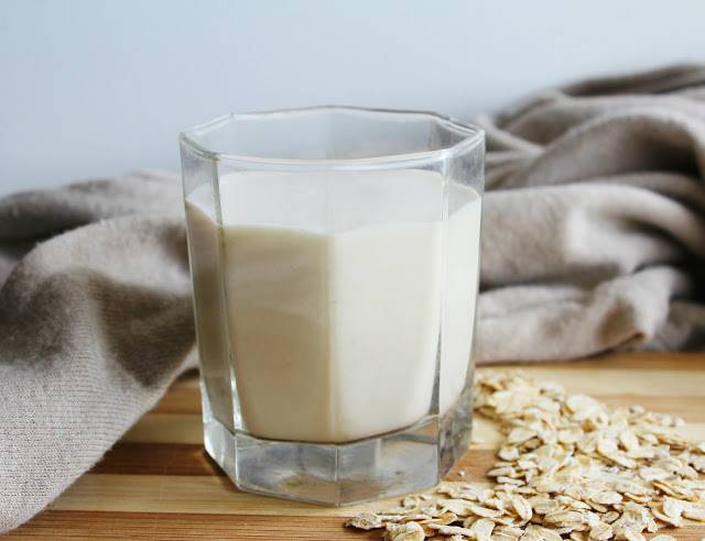 Чем полезно овсяное молочко для организма человека и как его пить