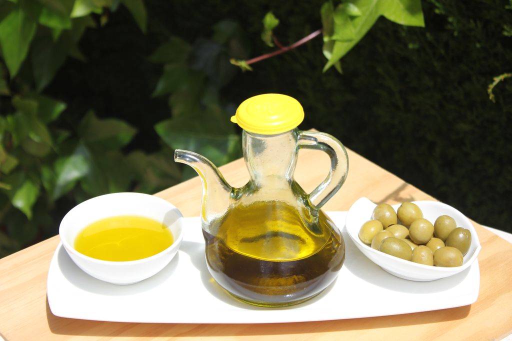 Чем полезно и как принимать оливковое масло