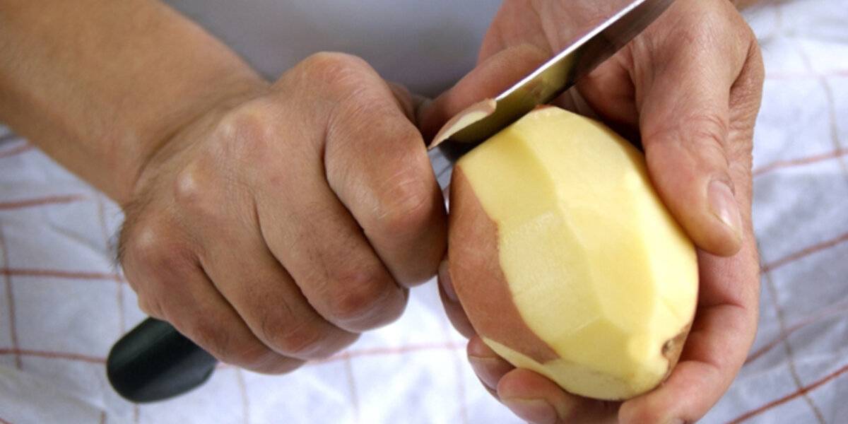 Как почистить картошку (в т. ч. молодую) быстро – 8 методов