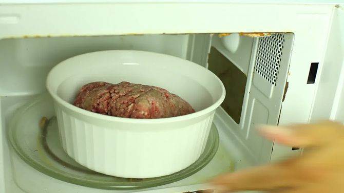 Как быстро разморозить мясо или фарш в домашних условиях?