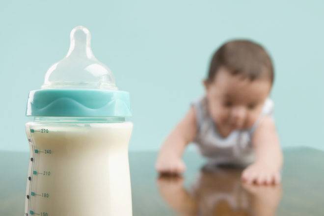 Топленое молоко при грудном вскармливании: можно ли побаловать себя и когда давать ребенку?