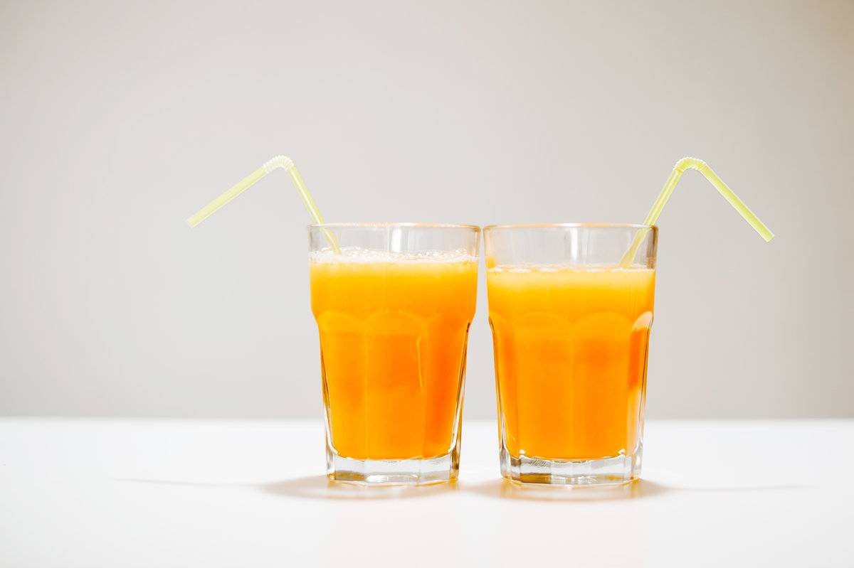 Чем полезен свежевыжатый апельсиновый сок и как его правильно пить