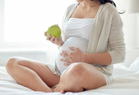 Яблоки для будущих мам — надежный помощник и вкусное лакомство