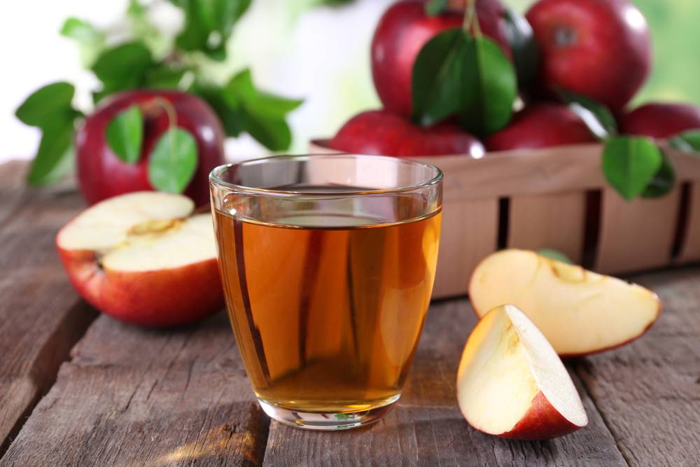 Любимый с детства яблочный сок и его целебные свойства