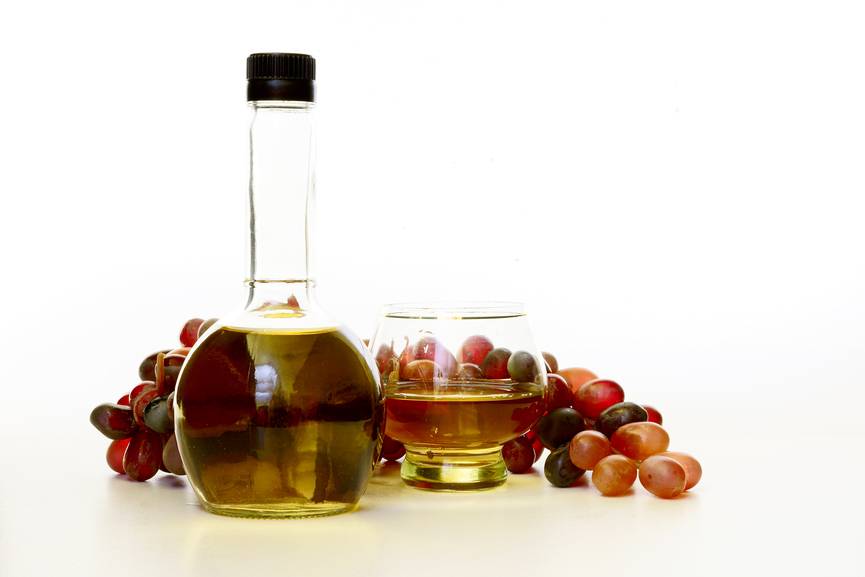 Особенности применения виноградного уксуса и его польза