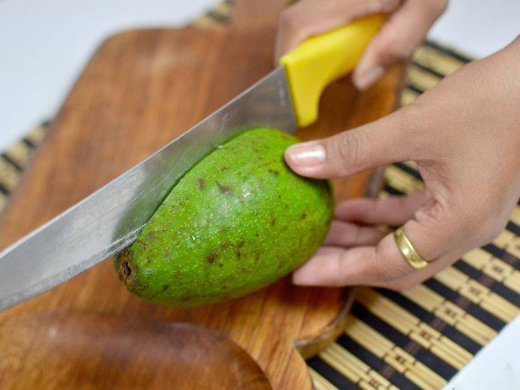 Как чистить и есть авокадо