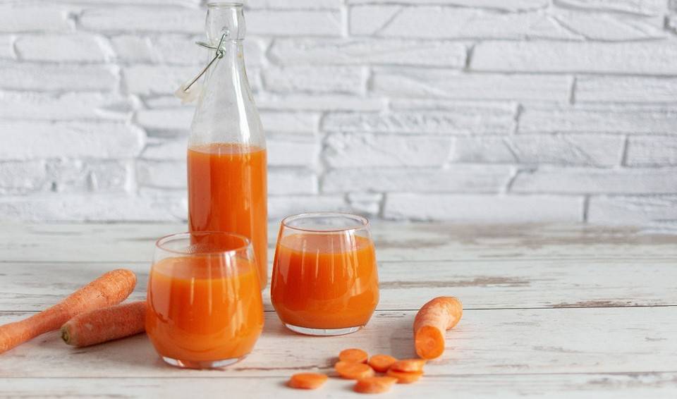 Польза морковного сока для организма женщин
