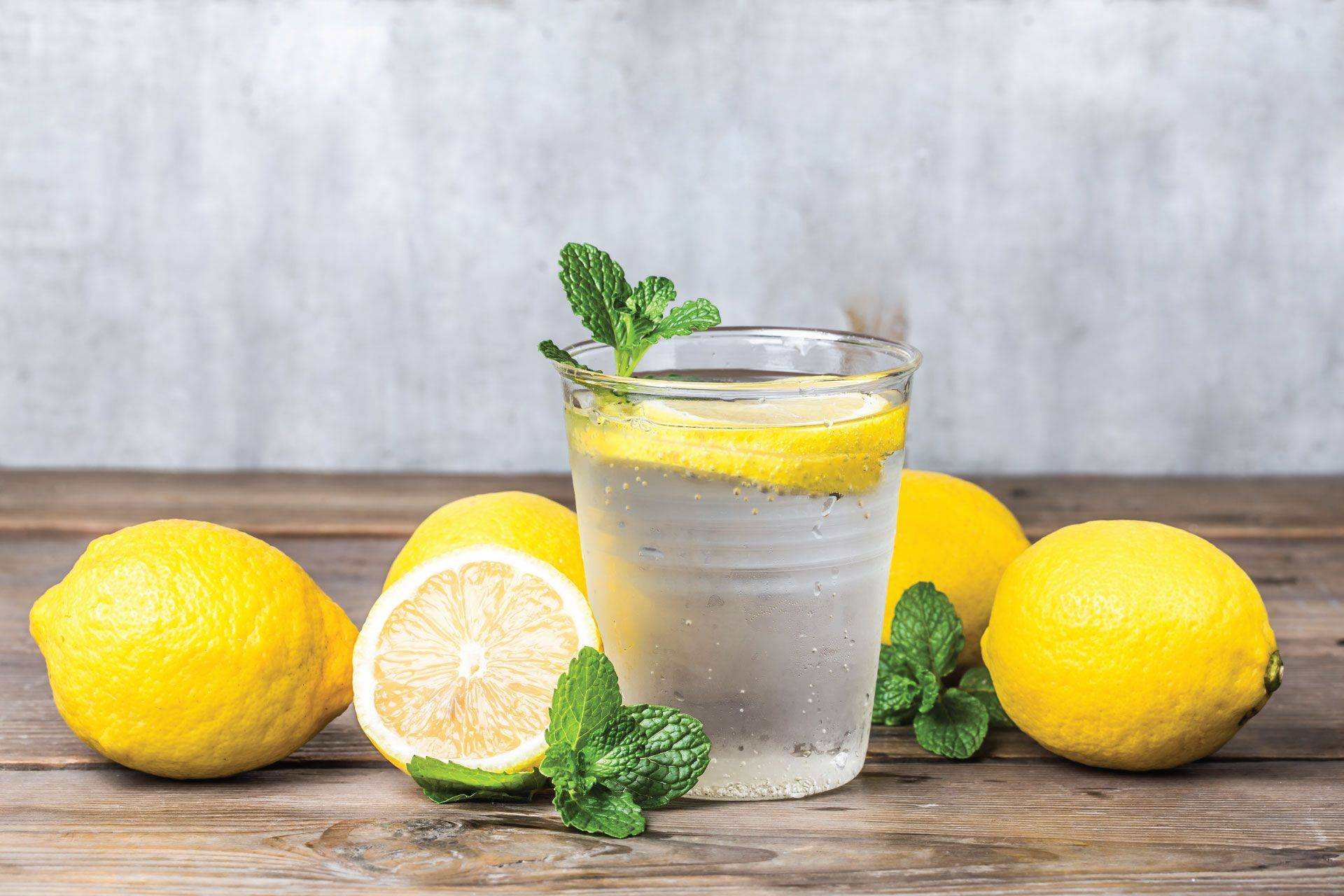 Лимонная вода: польза и вред, рецепты приготовления, как пить