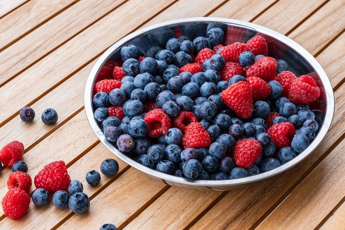16 самых полезных фруктов и ягод, которые помогут не болеть