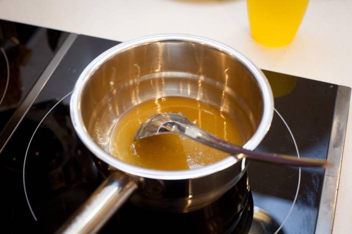 Можно ли разогреть мед в микроволновке