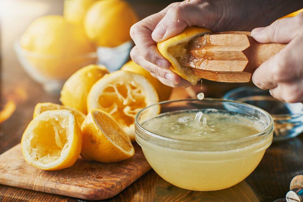 Лимонный сок: польза и вред, применение в народной медицине и косметологии, противопоказания