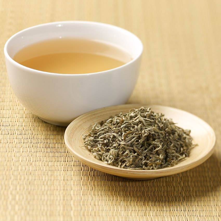 Белый чай и его свойства: польза и вред (как правильно заваривать)