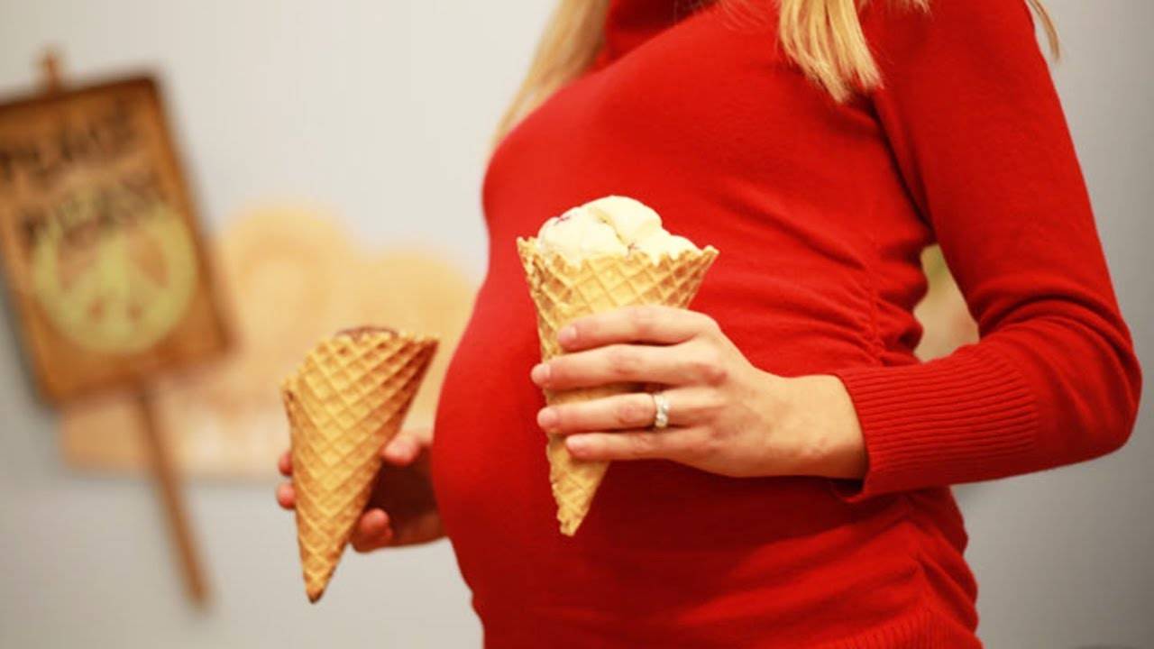 Мороженое при грудном вскармливании — а можно ли его кормящей матери?