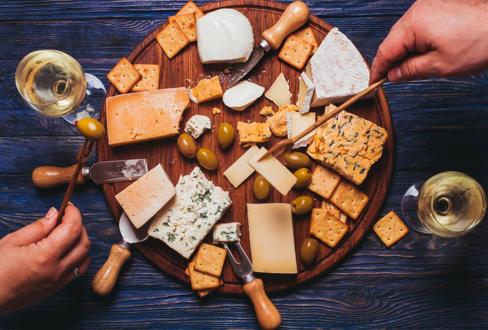 Сыр: польза и вред для организма человека