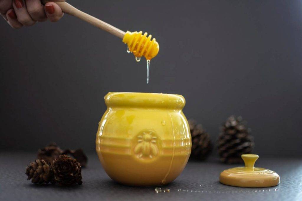 Вода с мёдом утром натощак: польза или вред?