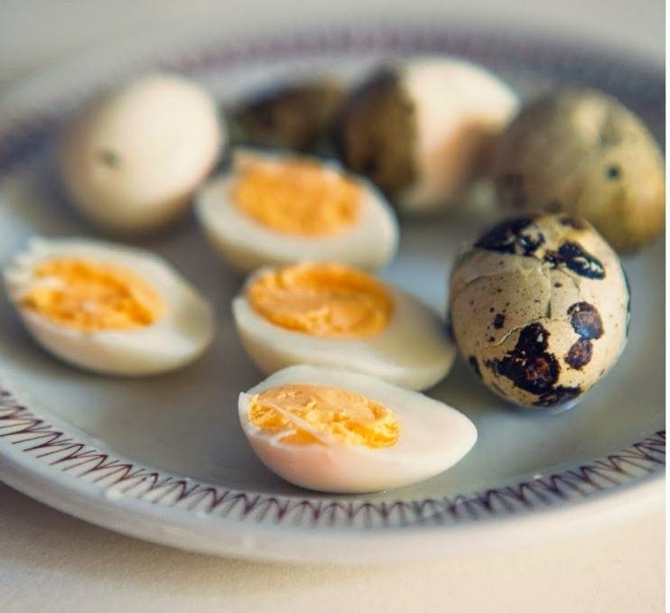 Как правильно варить перепелиные яйца вкрутую и всмятку?