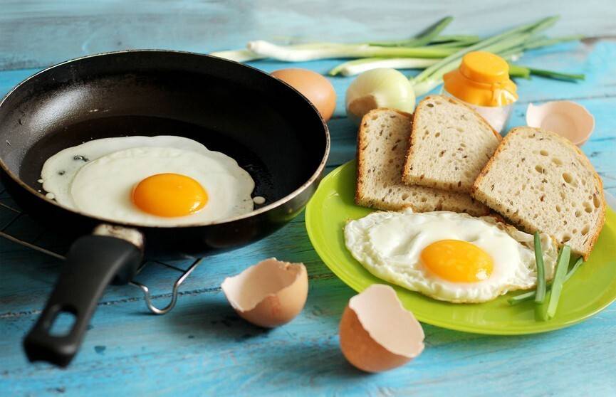Что полезнее яичница или вареные яйца?
