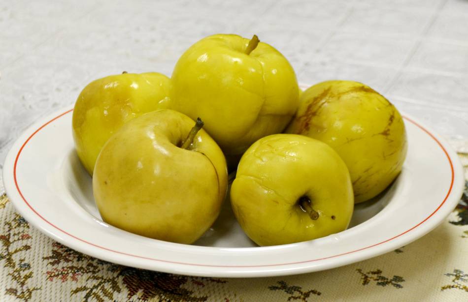 Яблоки (свежие, печеные, моченые, сушеные) — польза и вред для организма