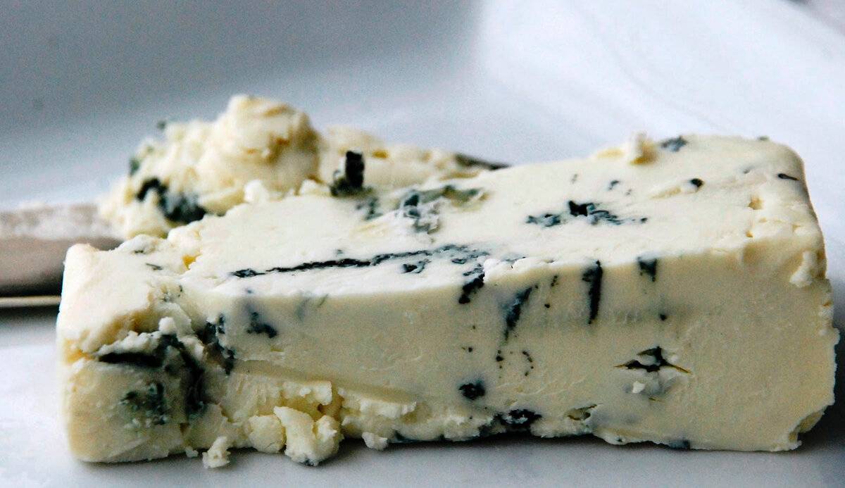 Полезен ли сыр с плесенью