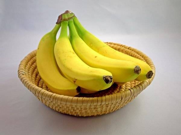 Можно ли есть бананы при грудном вскармливании и как вводить в рацион? польза, вред, рецепты