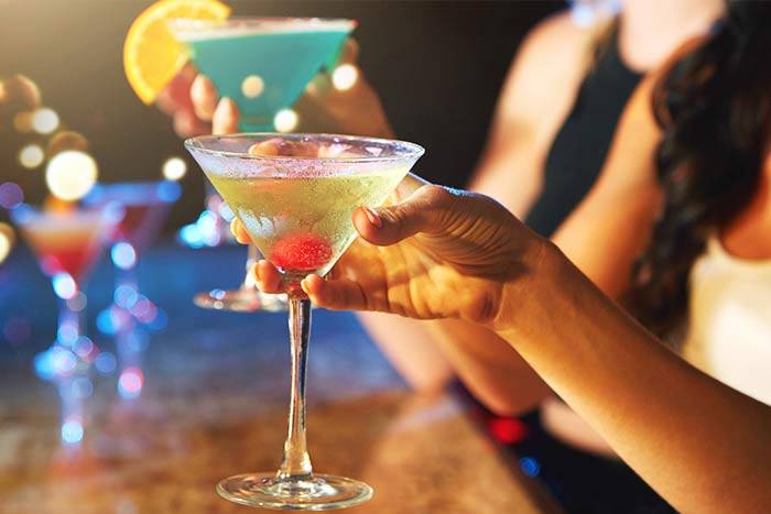 Пьем и закусываем вермут правильно – главные законы вкусной вечеринки