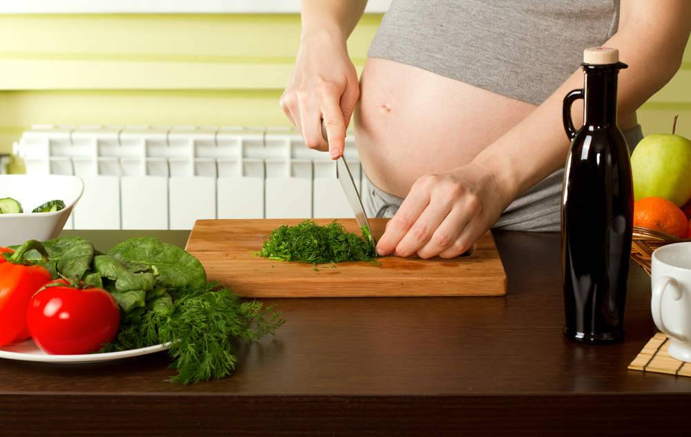 Польза и вред петрушки при беременности на ранних и поздних сроках