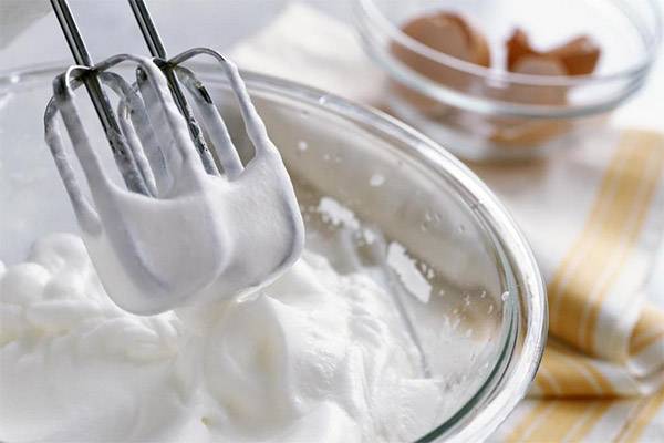 Какие сливки лучше для взбивания: советы по выбору и приготовлению крема