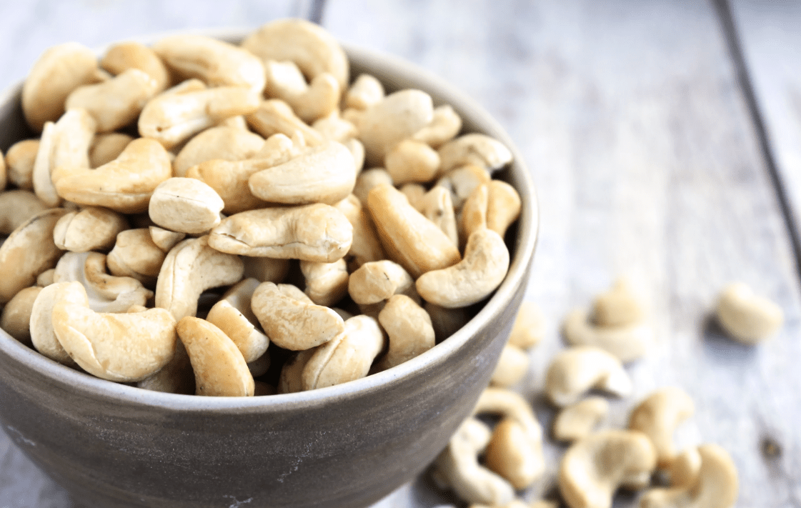 Чем полезны орехи кешью для женщин?