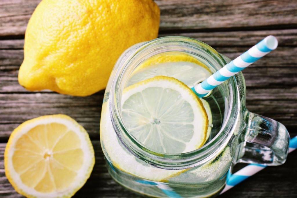 Вода с лимоном — простое средство оздоровления организма
