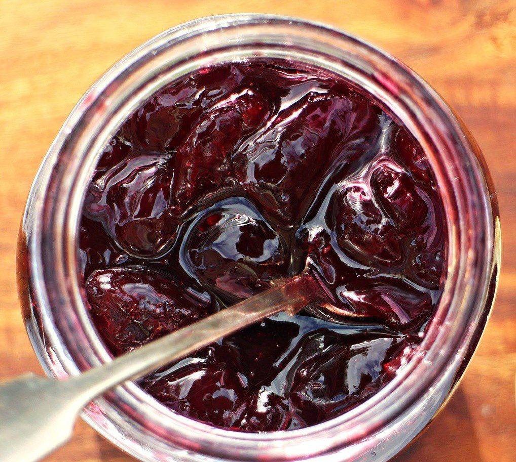 Варенье из вишни густое с целыми ягодами — 6 рецептов с косточкой