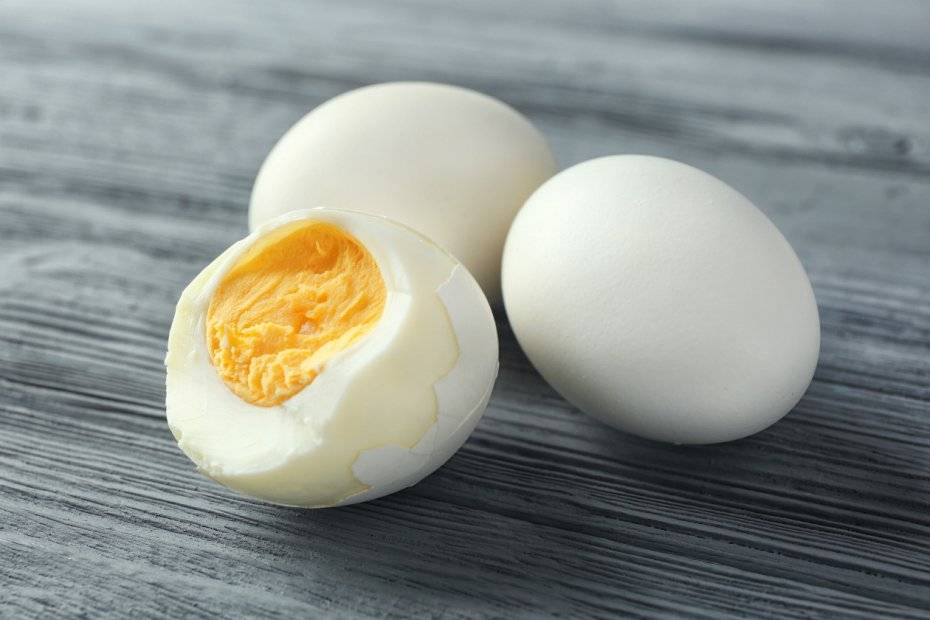 Можно ли пить сырые яйца? влияние на мужской и женский организм, правила употребления