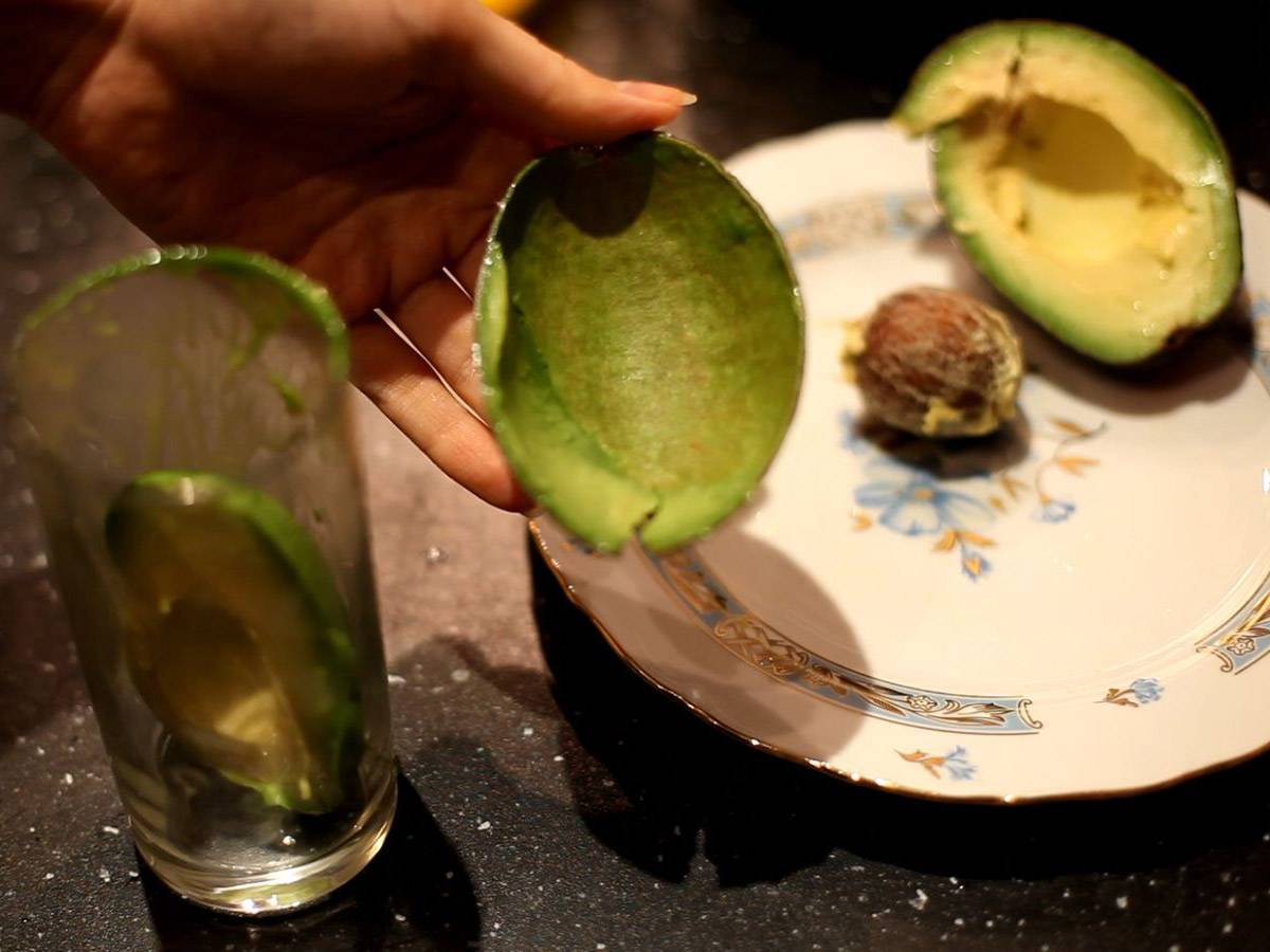 Как правильно чистить авокадо: полезные советы