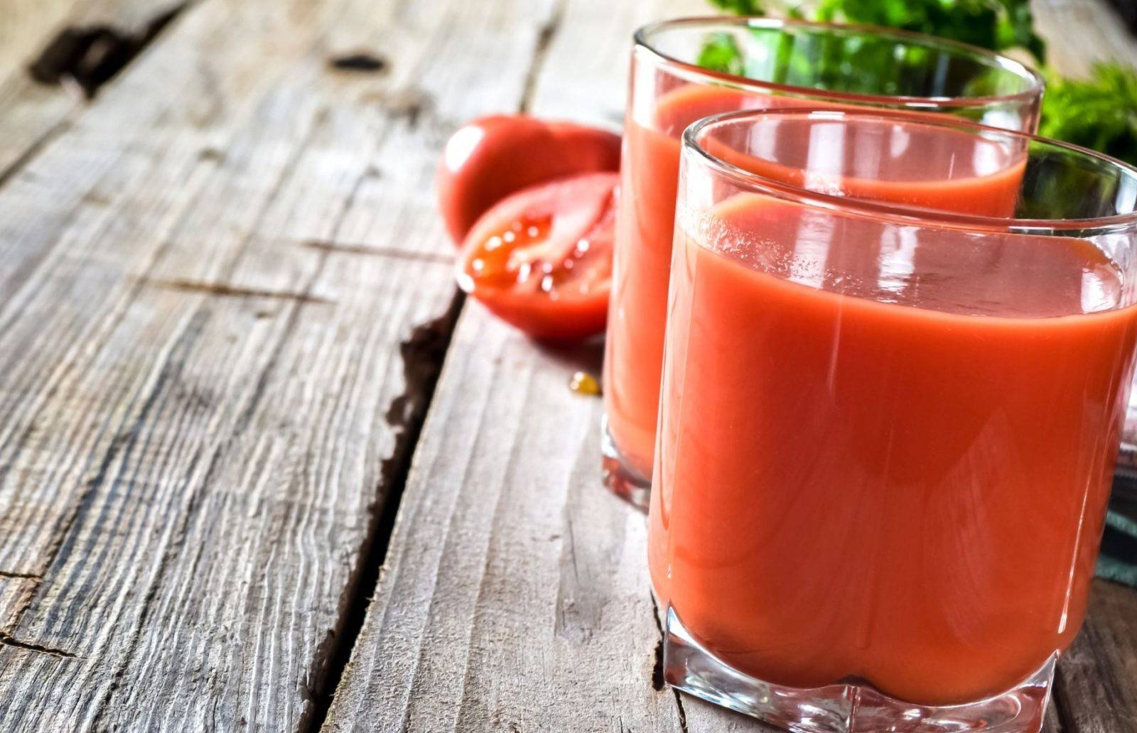Почему пьют томатный сок. Томатный сок. Помидорный сок. Закуски с томатным соком. Чем полезен томатный сок.